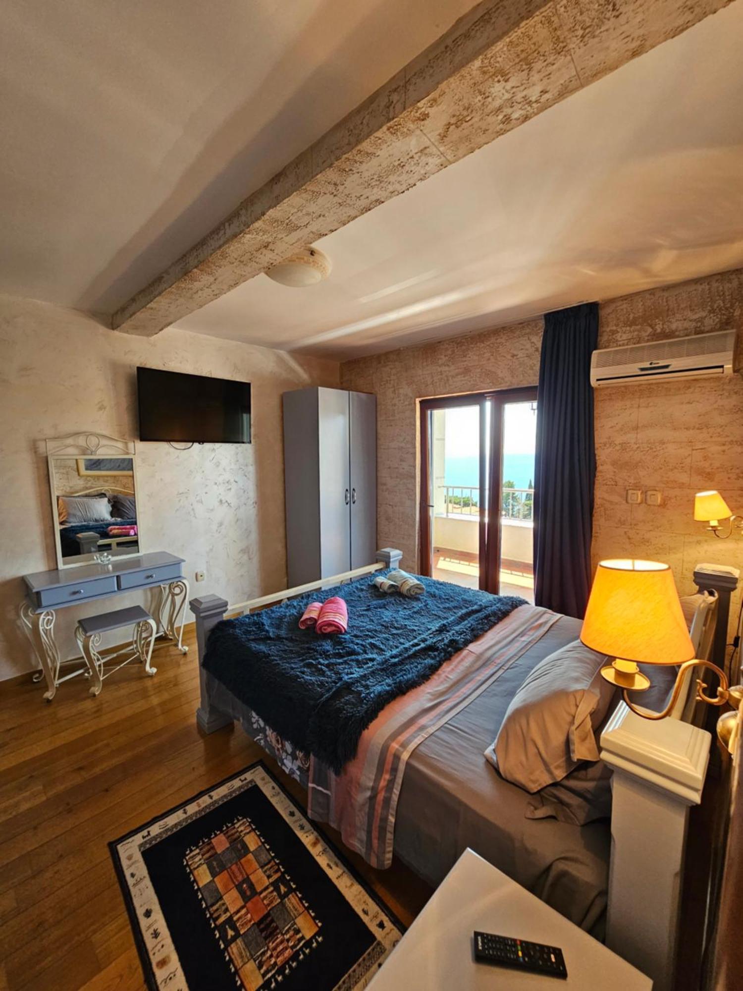Medin Apartments Bluvista Petrovac Eksteriør billede